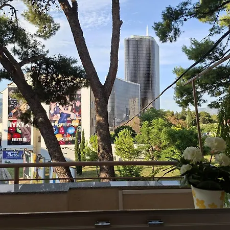 - New アパート スプリト