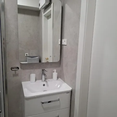 - New * スプリト