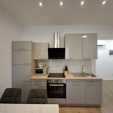 - New アパート スプリト